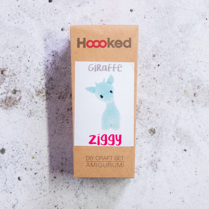 Amigurumi haakkit voor de giraff in de versie spring