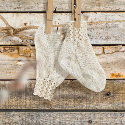 Lill-kobbe – Babysokjes met ajourboord