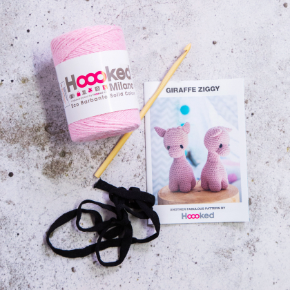 Amigurumi haakkit voor de giraff in de versie blossom