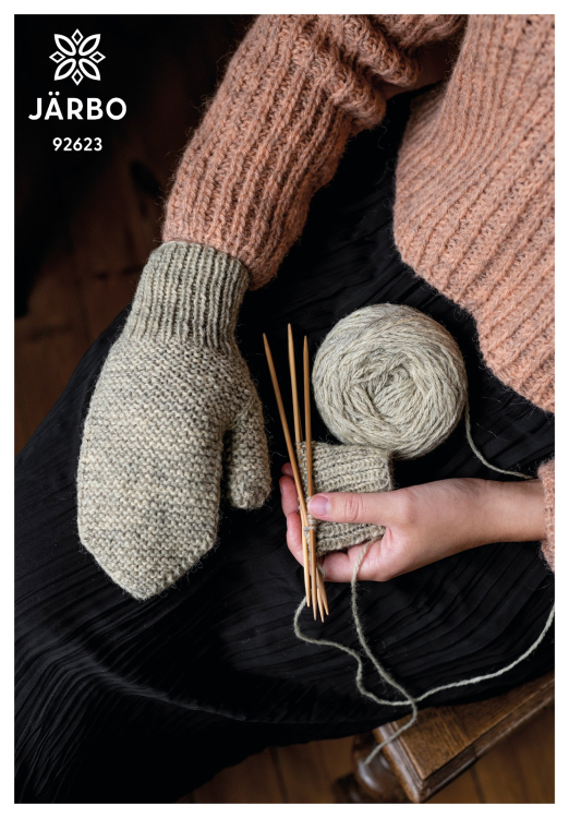 Åttersta – Rechtgebreide wanten met fijne details